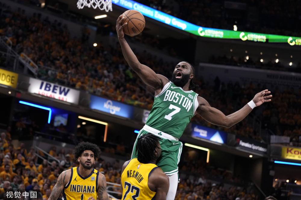 它会根据球 它会根据球